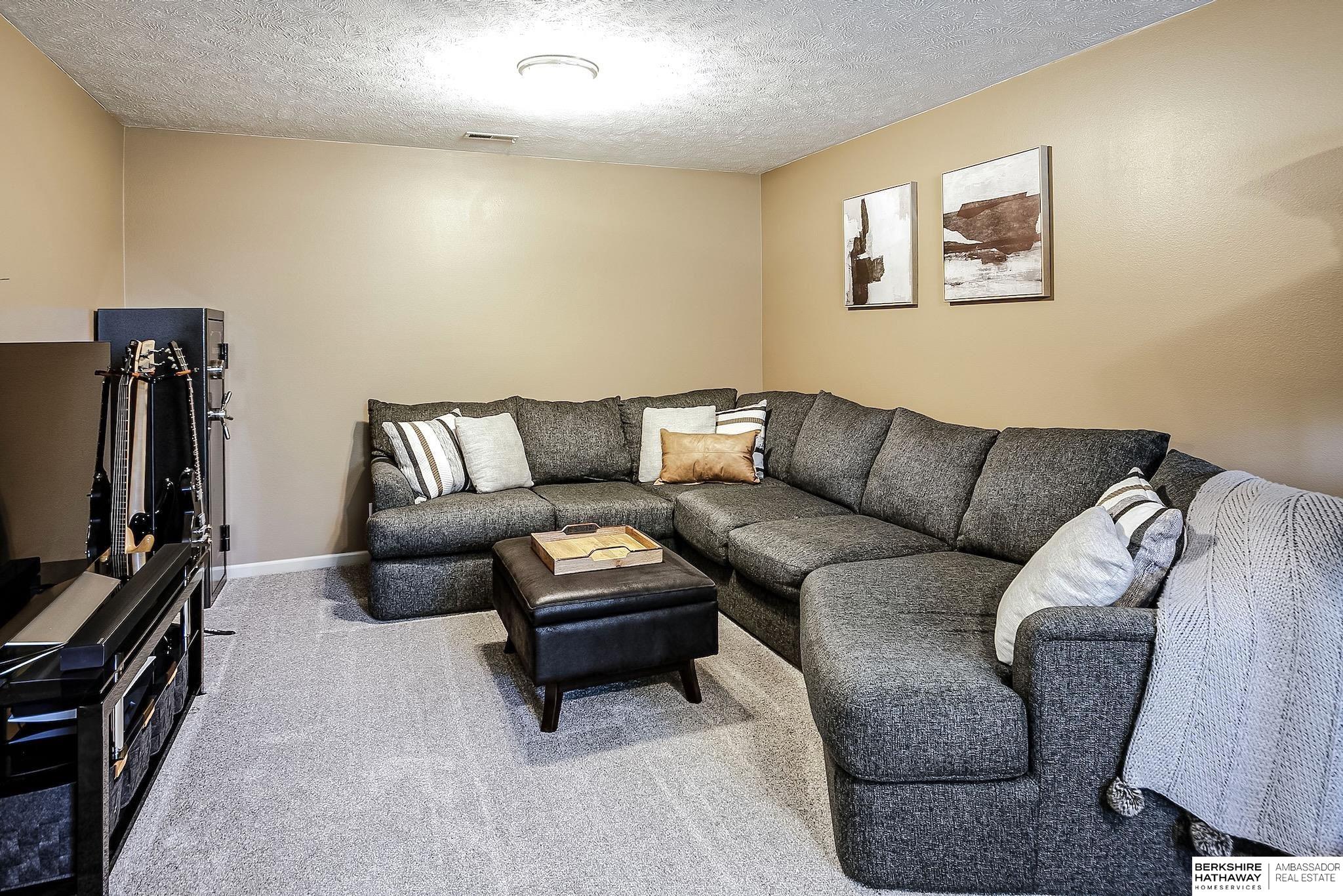 Omaha, Nebraska 68135, United States, 3 Bedrooms Bedrooms, ,2 BathroomsBathrooms,Residential,Active,191299