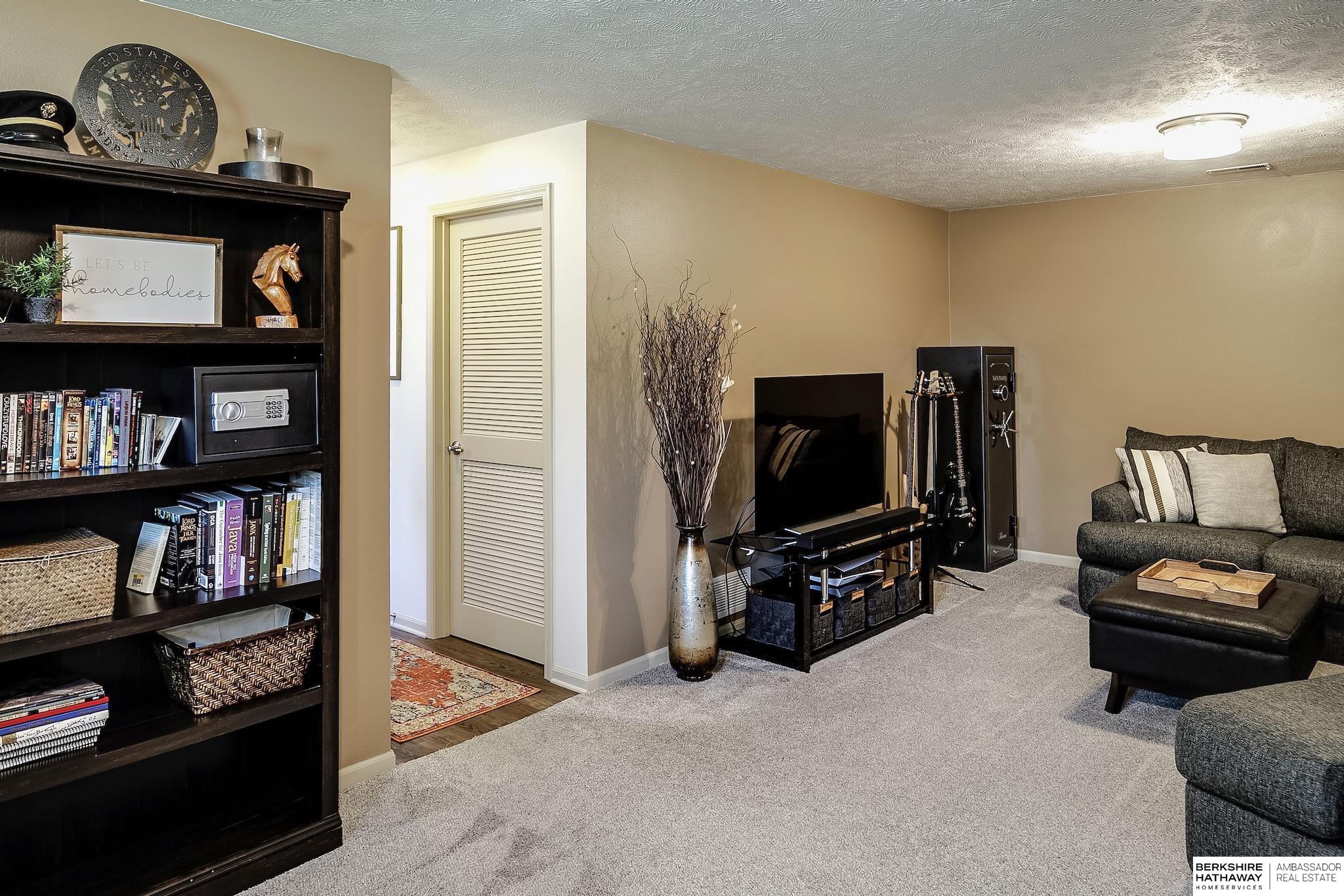 Omaha, Nebraska 68135, United States, 3 Bedrooms Bedrooms, ,2 BathroomsBathrooms,Residential,Active,191299