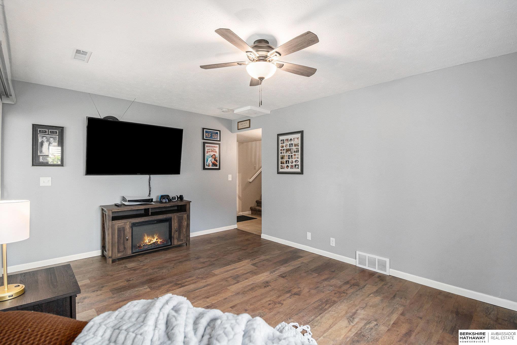 Papillion, Nebraska 68133, United States, 3 Bedrooms Bedrooms, ,2 BathroomsBathrooms,Residential,Pending,185819