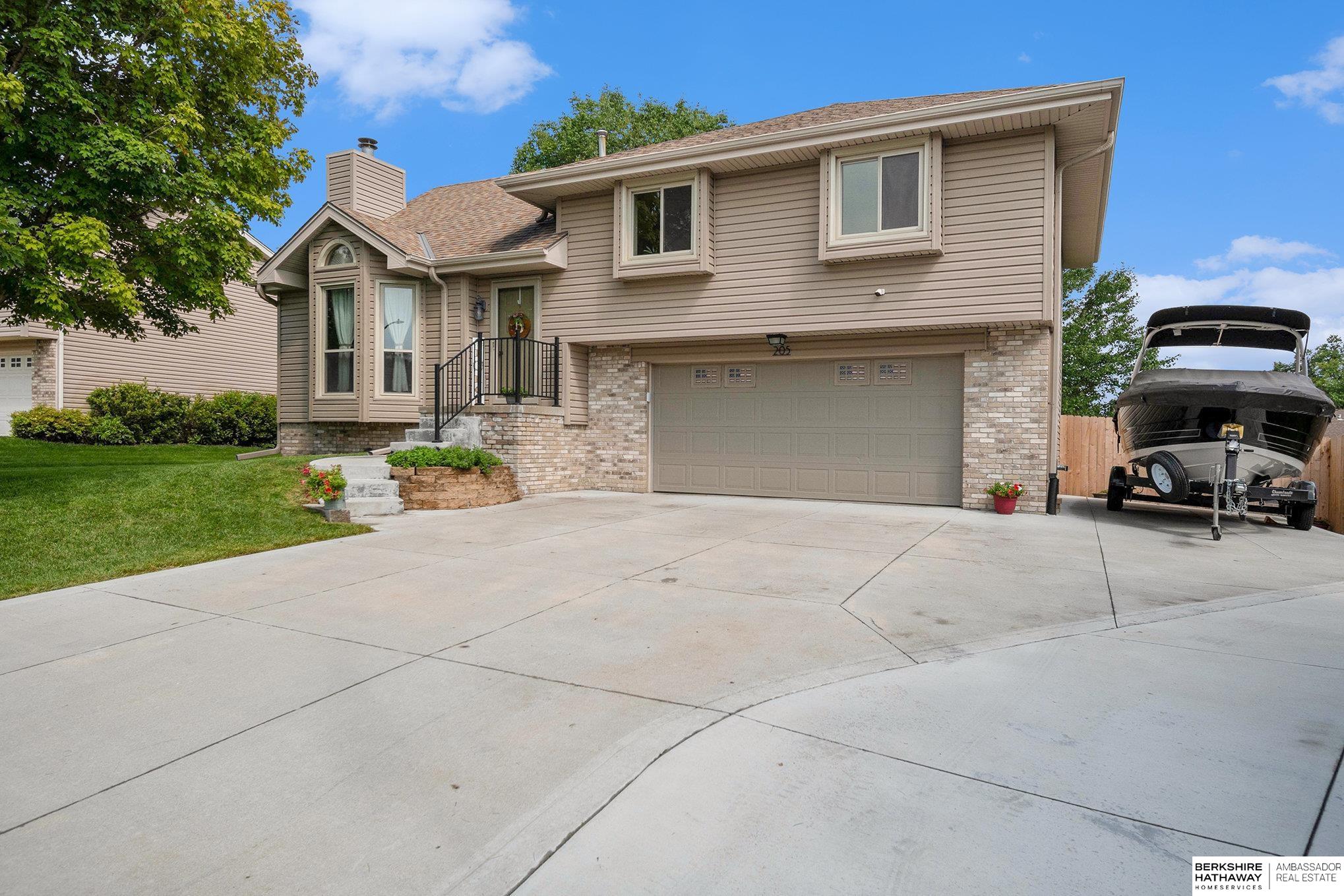 Papillion, Nebraska 68133, United States, 3 Bedrooms Bedrooms, ,2 BathroomsBathrooms,Residential,Pending,185819