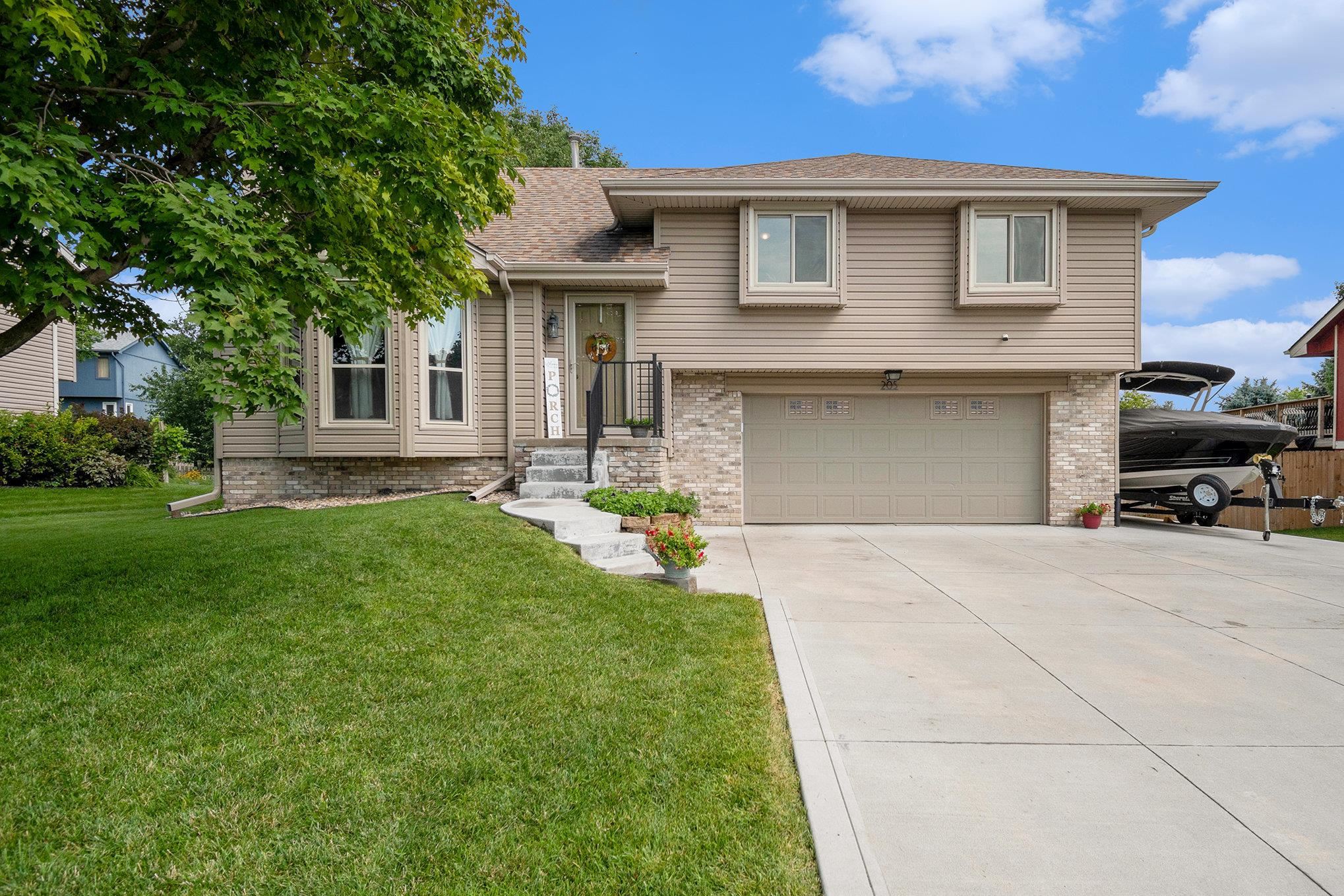 Papillion, Nebraska 68133, United States, 3 Bedrooms Bedrooms, ,2 BathroomsBathrooms,Residential,Pending,185819