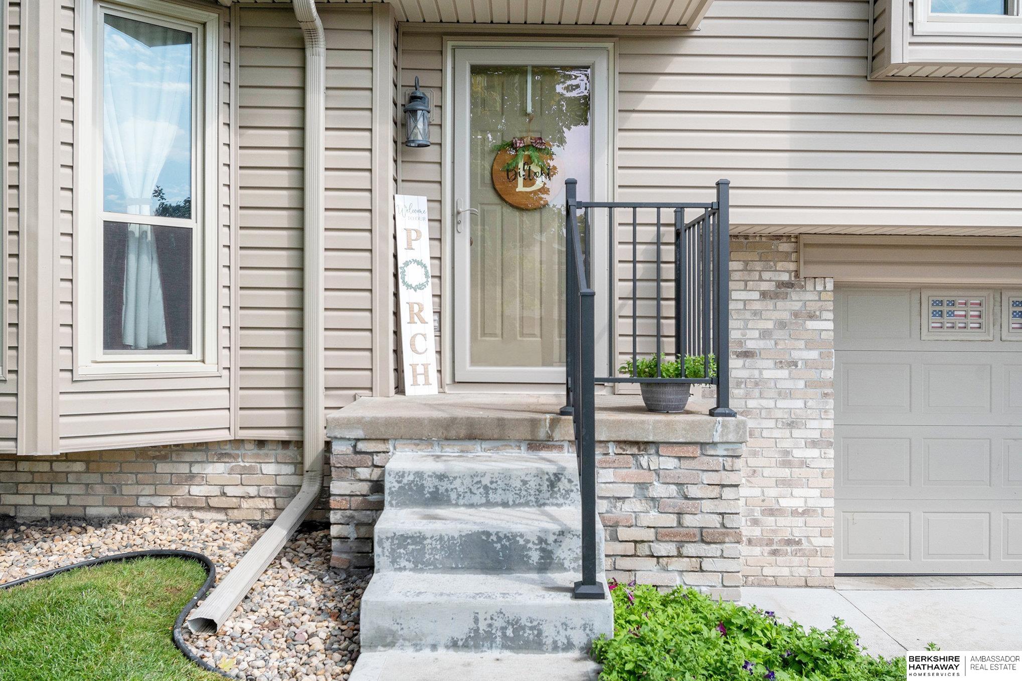 Papillion, Nebraska 68133, United States, 3 Bedrooms Bedrooms, ,2 BathroomsBathrooms,Residential,Pending,185819