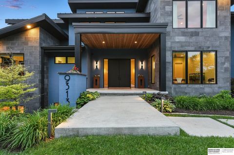 Photo of 9313 Davenport Street, Omaha, NE 68114 (MLS # 22526967)