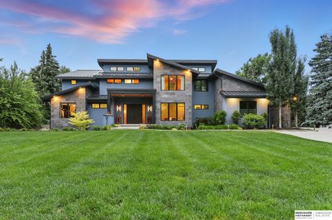 Photo of 9313 Davenport Street, Omaha, NE 68114 (MLS # 22526967)