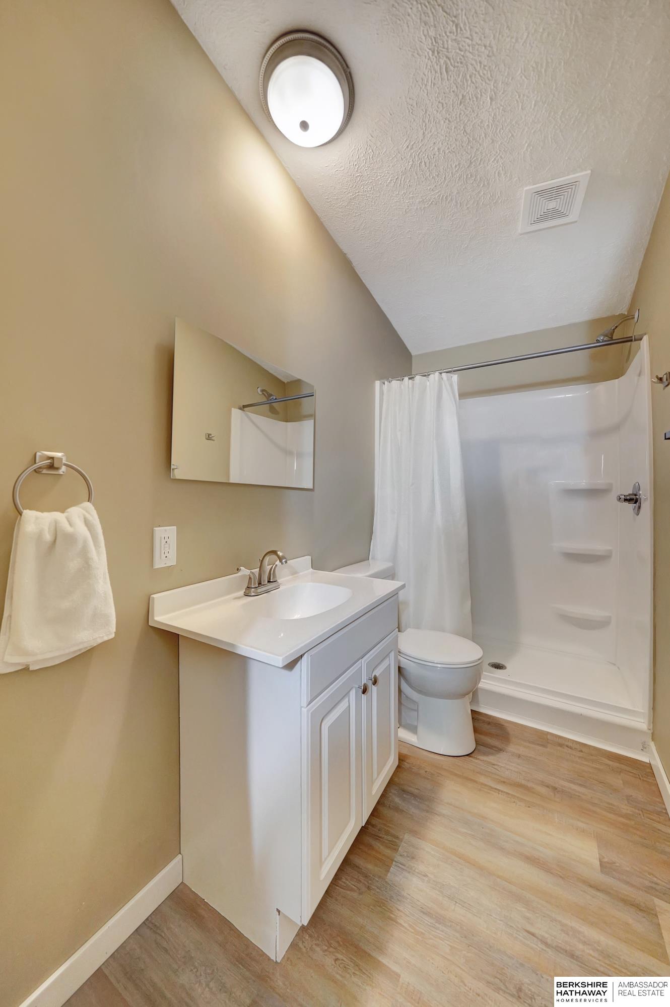 Eagle, Nebraska 68347, United States, 4 Bedrooms Bedrooms, ,2 BathroomsBathrooms,Residential,Pending,129204