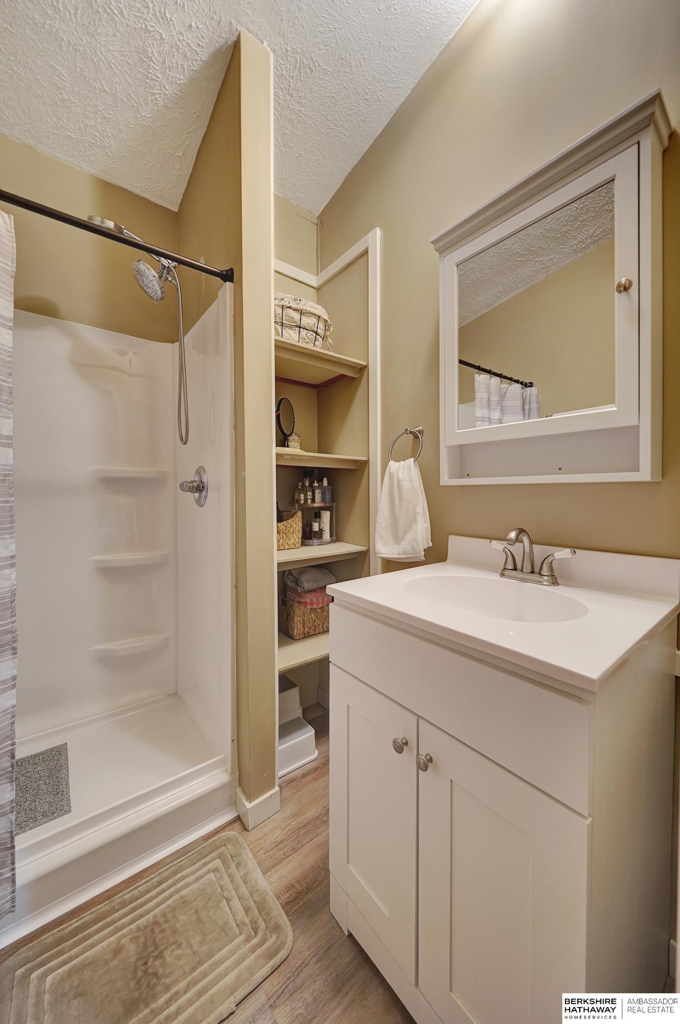 Eagle, Nebraska 68347, United States, 4 Bedrooms Bedrooms, ,2 BathroomsBathrooms,Residential,Pending,129204