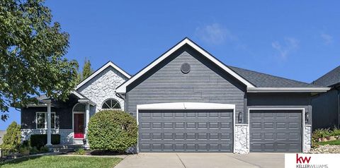 Photo of 17020 Erskine Street, Omaha, NE 68116 (MLS # 22534903)