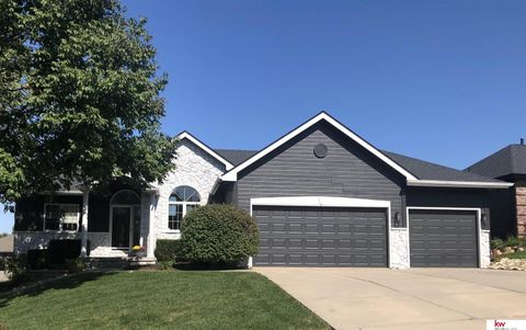 Photo of 17020 Erskine Street, Omaha, NE 68116 (MLS # 22534903)