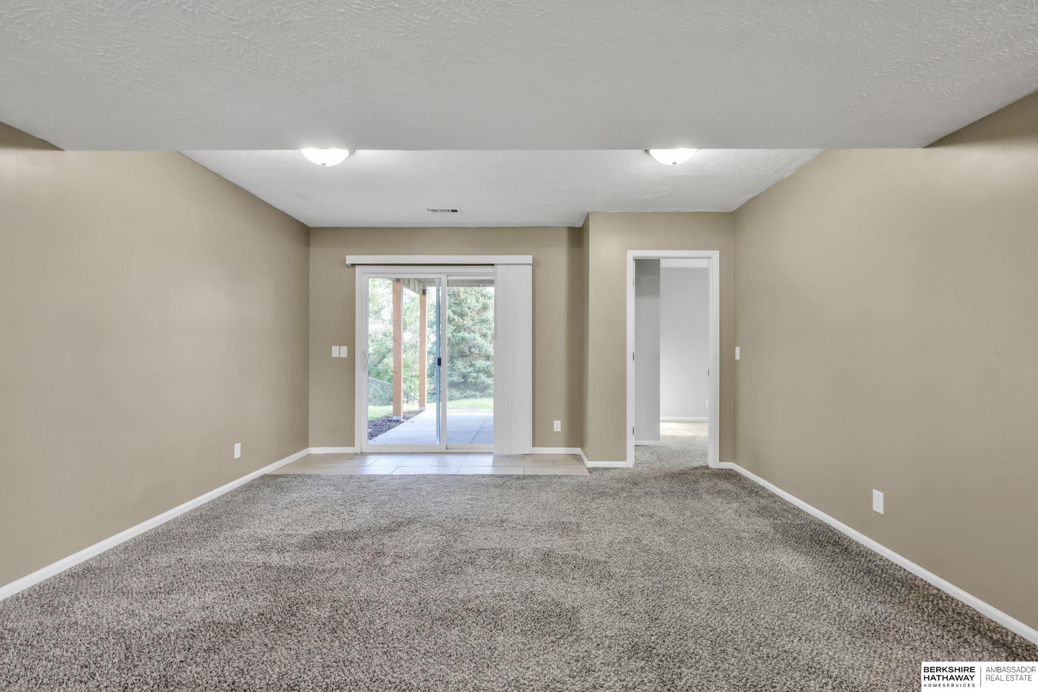 Papillion, Nebraska 68046, United States, 4 Bedrooms Bedrooms, ,3 BathroomsBathrooms,Residential,Active,220712