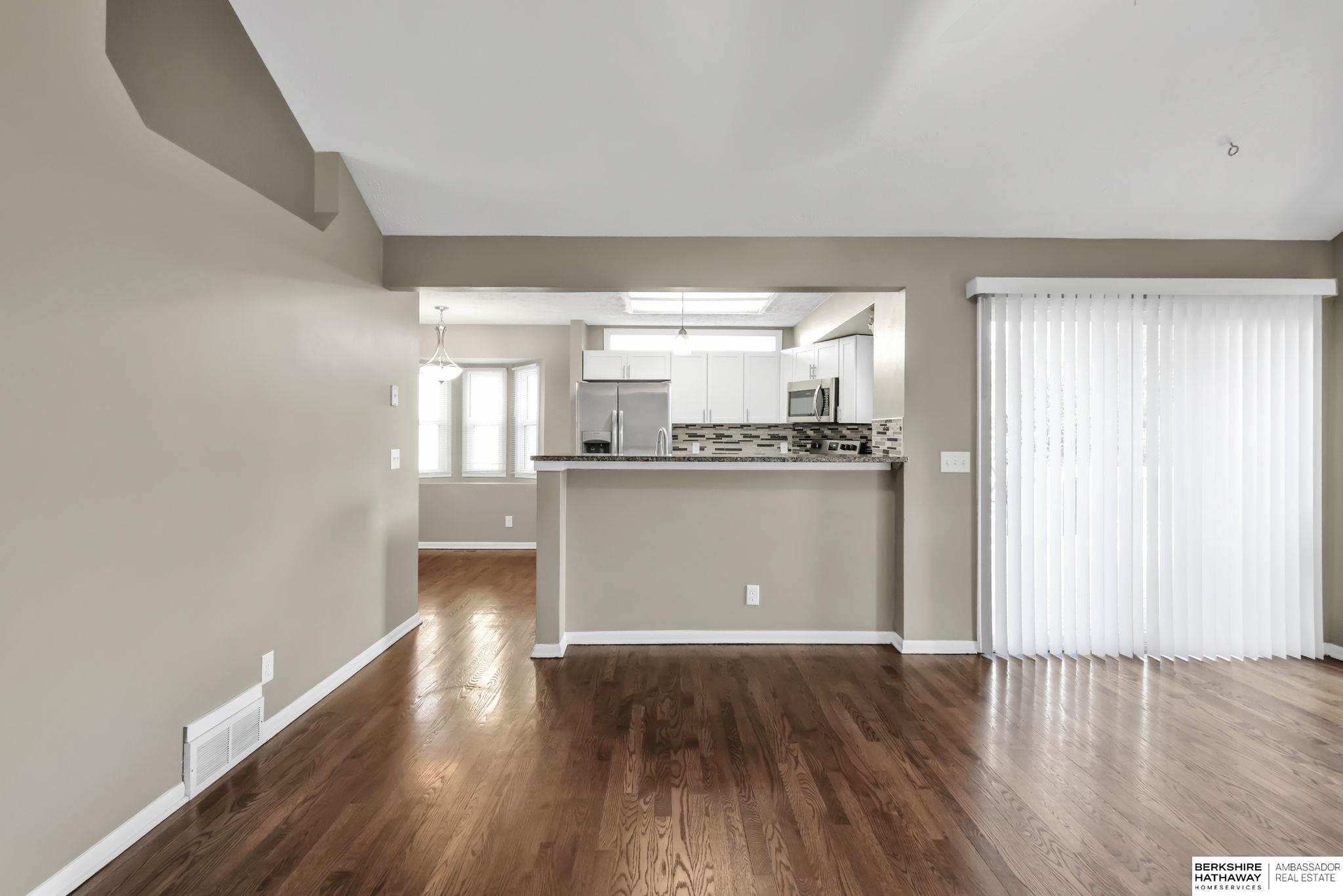 Papillion, Nebraska 68046, United States, 4 Bedrooms Bedrooms, ,3 BathroomsBathrooms,Residential,Active,220712