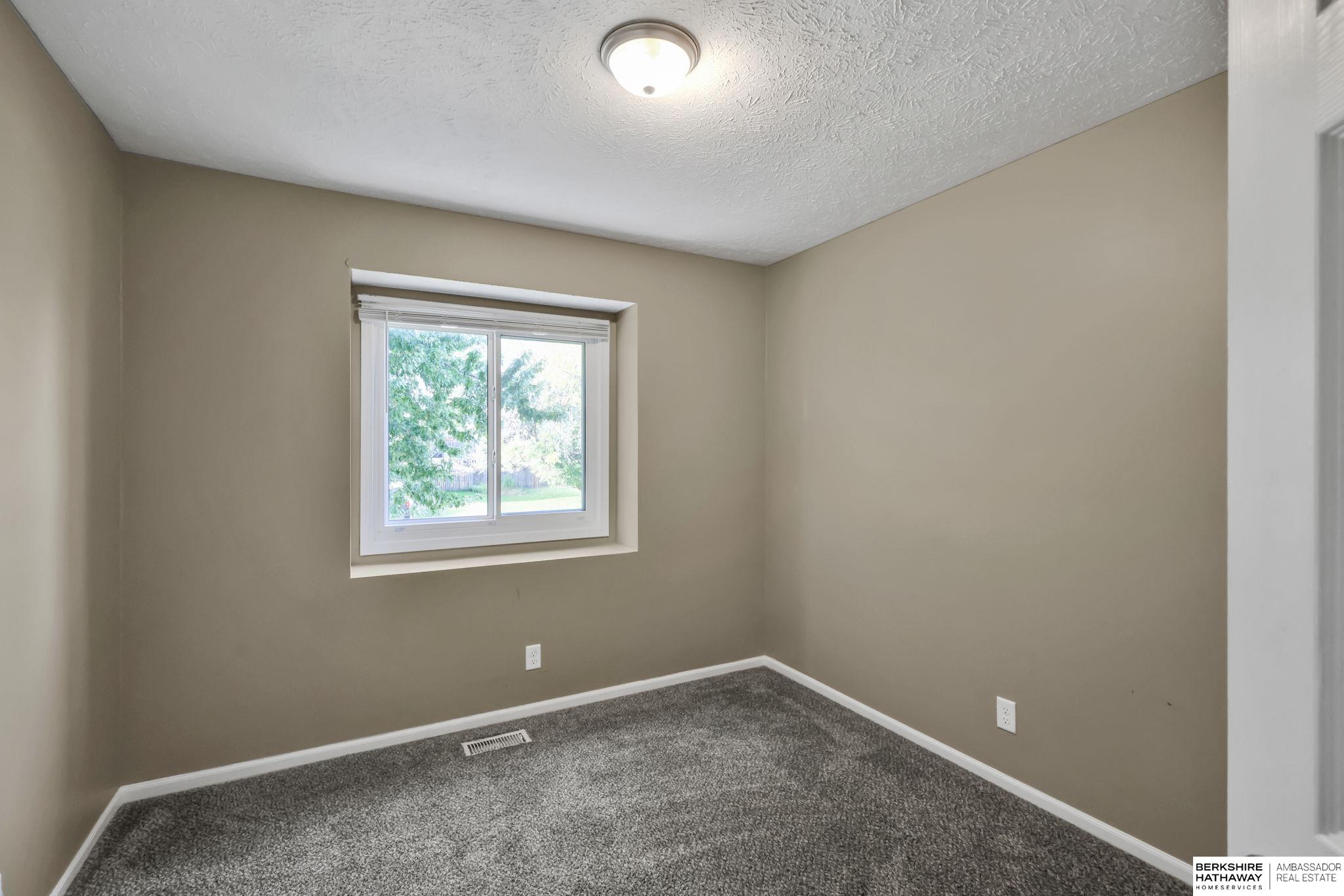 Papillion, Nebraska 68046, United States, 4 Bedrooms Bedrooms, ,3 BathroomsBathrooms,Residential,Active,220712