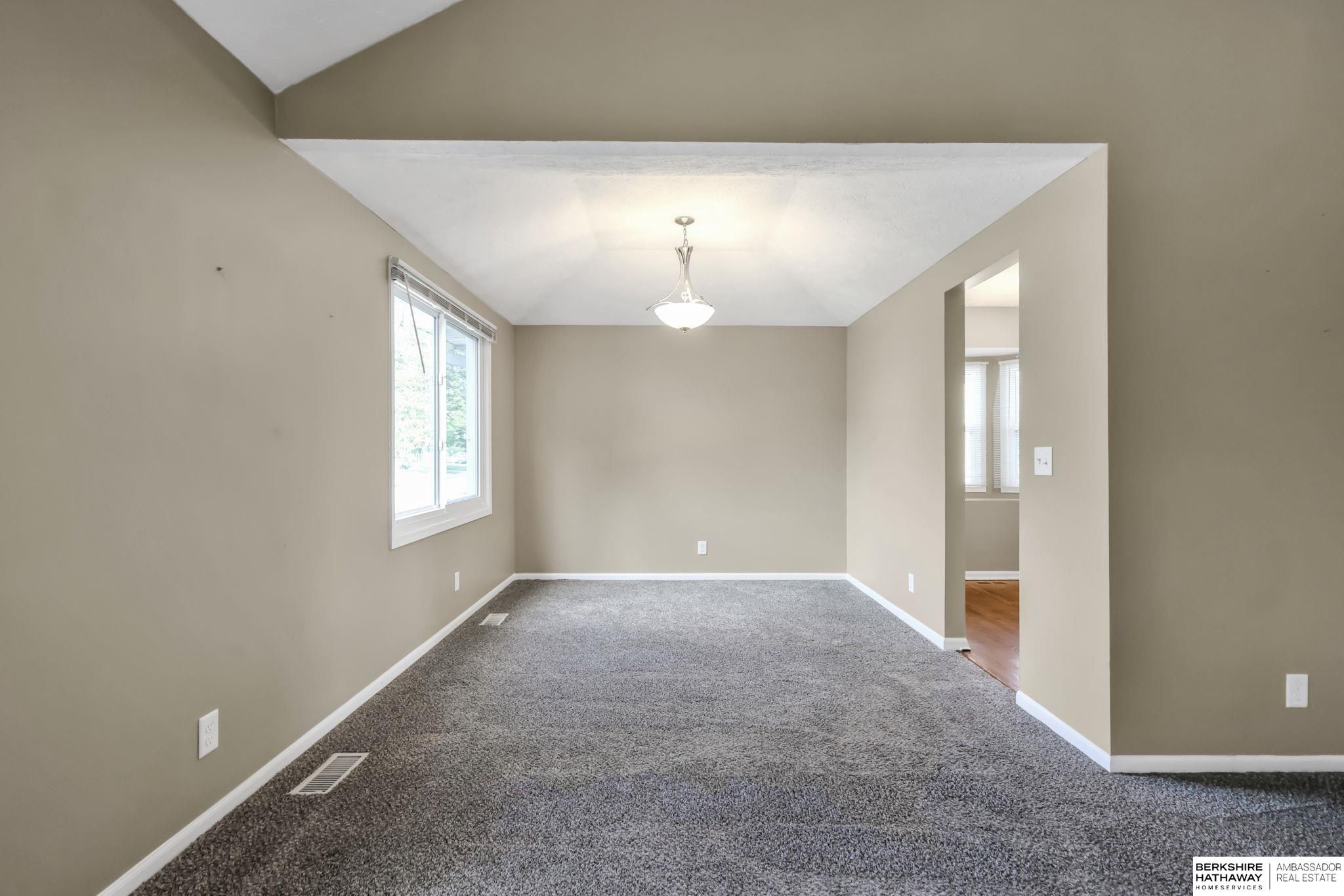 Papillion, Nebraska 68046, United States, 4 Bedrooms Bedrooms, ,3 BathroomsBathrooms,Residential,Active,220712