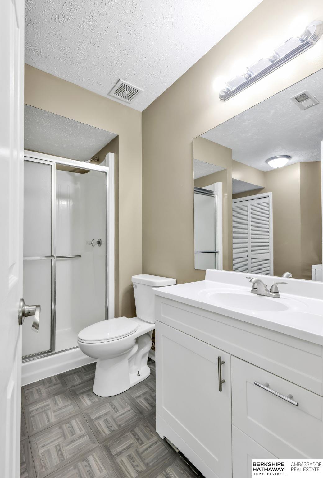 Papillion, Nebraska 68046, United States, 4 Bedrooms Bedrooms, ,3 BathroomsBathrooms,Residential,Active,220712