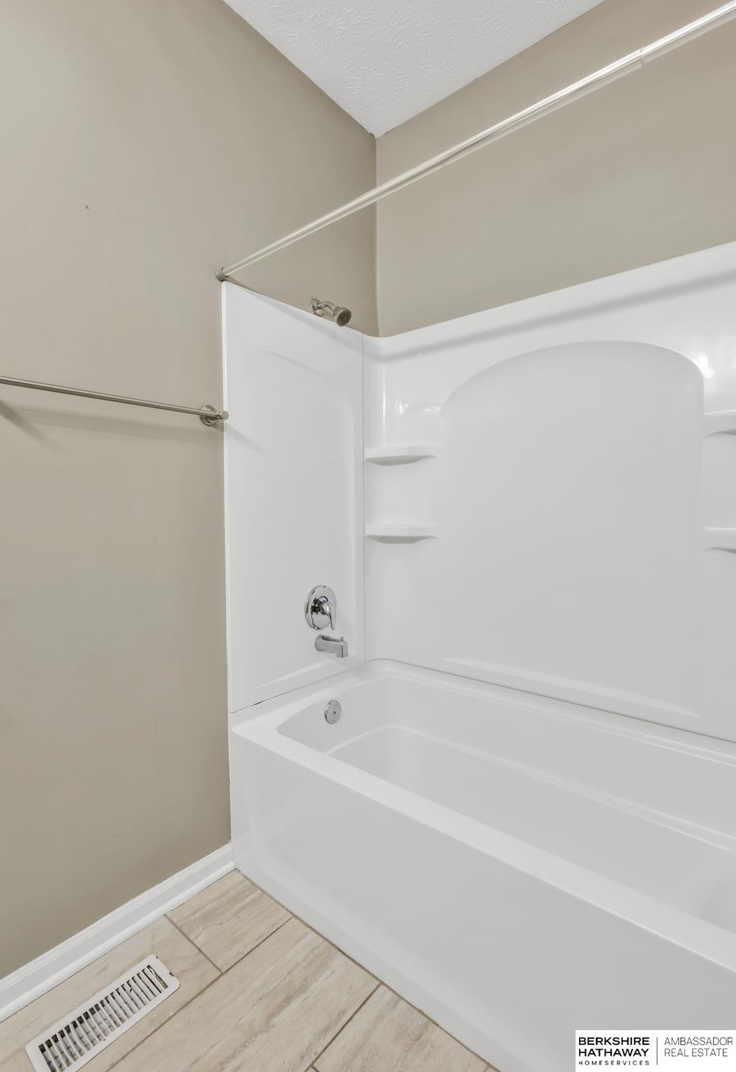 Papillion, Nebraska 68046, United States, 4 Bedrooms Bedrooms, ,3 BathroomsBathrooms,Residential,Active,220712