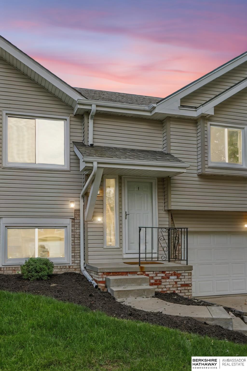 Papillion, Nebraska 68046, United States, 4 Bedrooms Bedrooms, ,3 BathroomsBathrooms,Residential,Active,220712