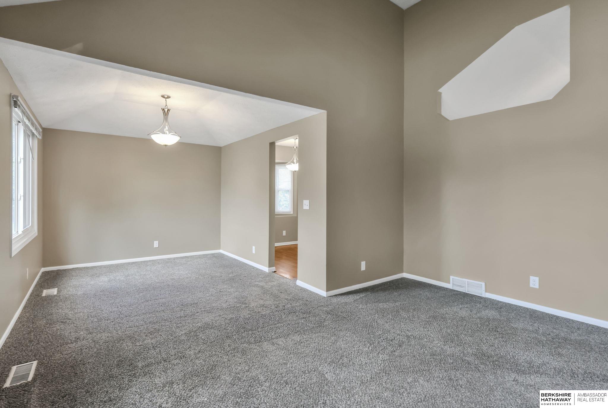 Papillion, Nebraska 68046, United States, 4 Bedrooms Bedrooms, ,3 BathroomsBathrooms,Residential,Active,220712