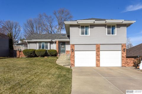 Photo of 15512 Fieldcrest Circle, Omaha, NE 68154 (MLS # 22535277)