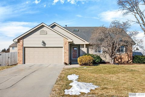 Photo of 508 Oakwood Drive, Papillion, NE 68133 (MLS # 22604819)