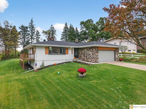 Photo of 4732 Manchester Drive, Omaha, NE 68152 (MLS # 22528957)