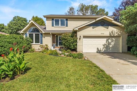 Photo of 6742 Crooked Creek Drive, Lincoln, NE 68516 (MLS # 22528658)