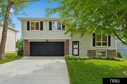 Photo of 15303 Spencer Street, Omaha, NE 68116 (MLS # 22613978)