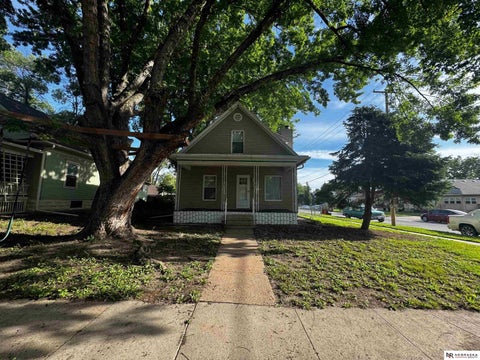 Photo of 2298 Sheldon Street, Lincoln, NE 68503 (MLS # 22614817)