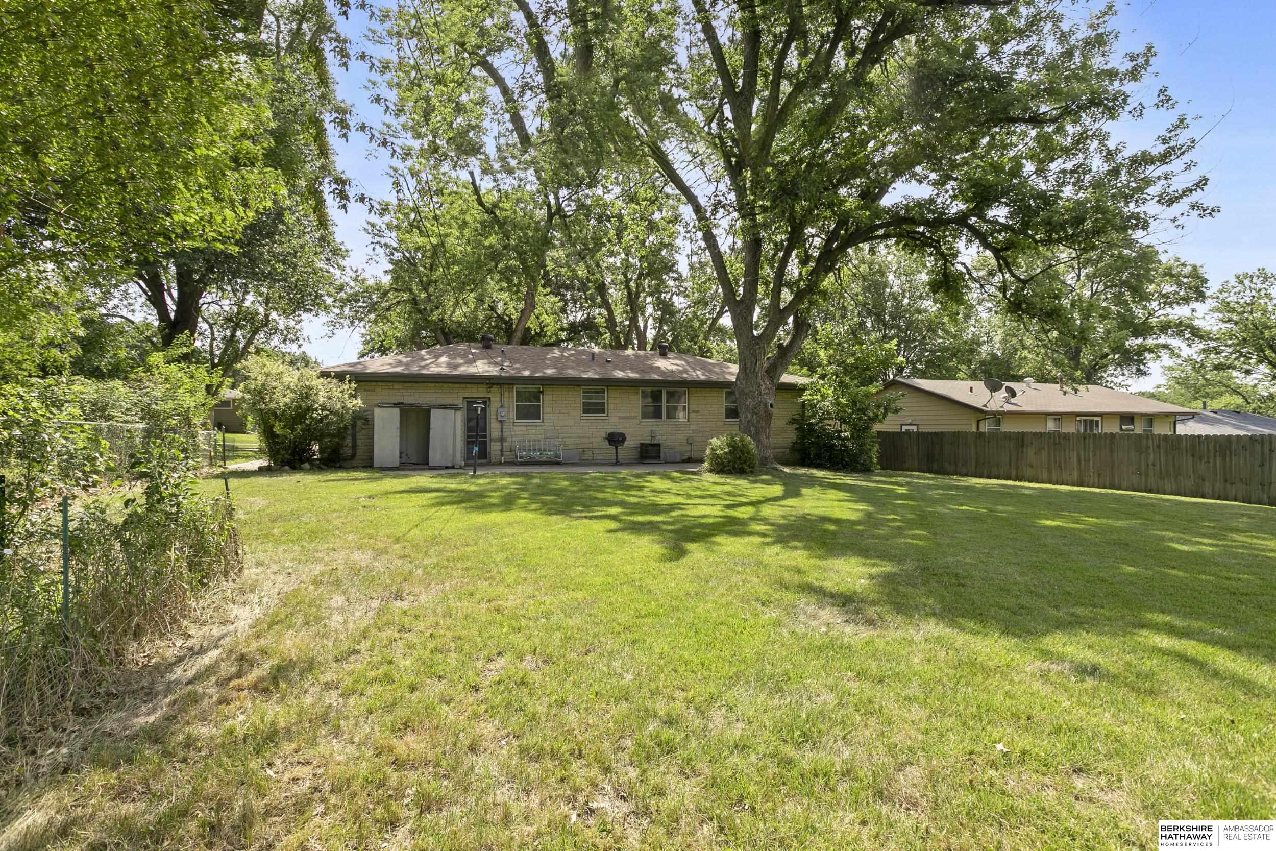 Lincoln, Nebraska 68506, United States, 3 Bedrooms Bedrooms, ,2 BathroomsBathrooms,Residential,Active,206728