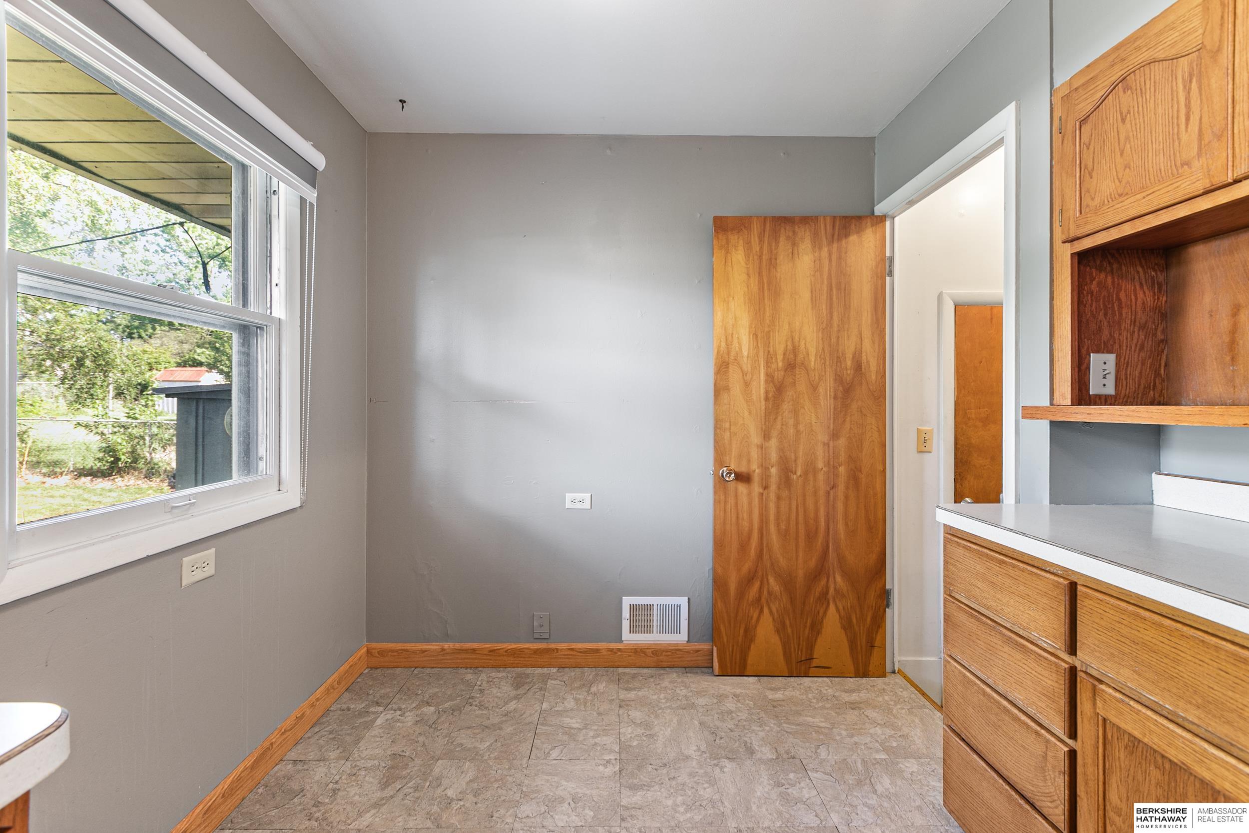 Lincoln, Nebraska 68506, United States, 3 Bedrooms Bedrooms, ,2 BathroomsBathrooms,Residential,Active,206728