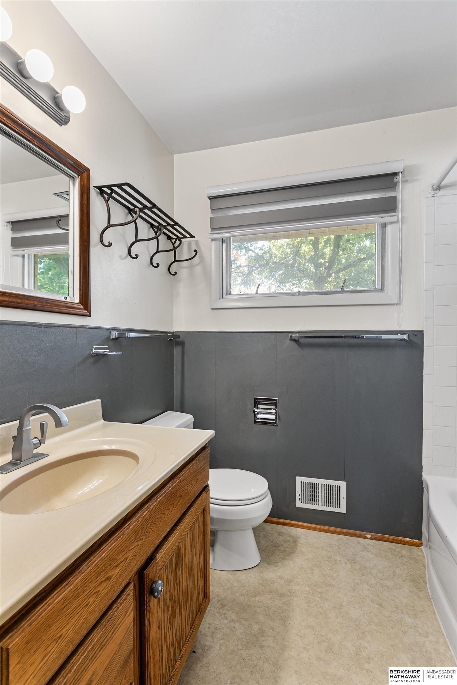 Lincoln, Nebraska 68506, United States, 3 Bedrooms Bedrooms, ,2 BathroomsBathrooms,Residential,Active,206728