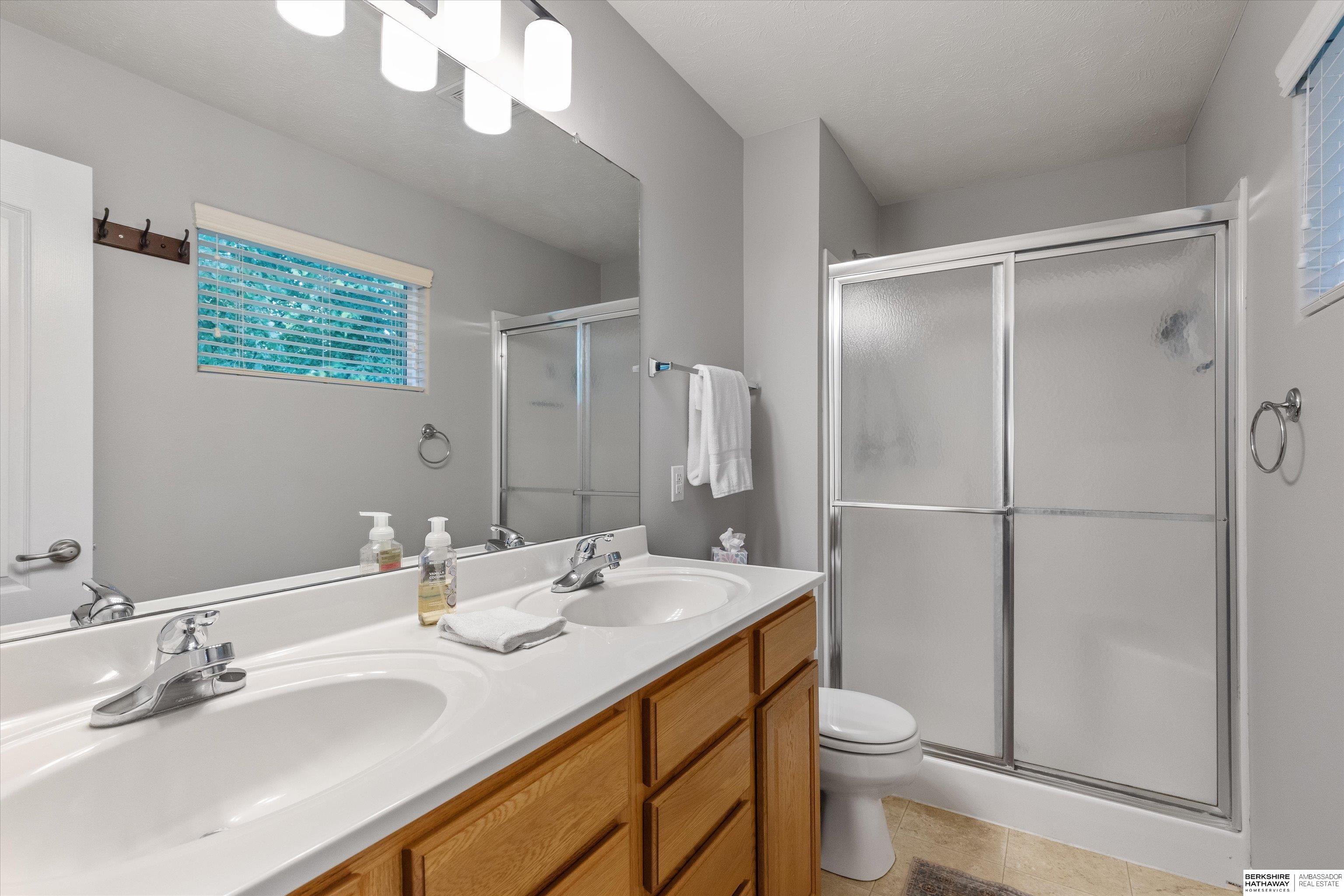 Papillion, Nebraska 68046, United States, 3 Bedrooms Bedrooms, ,2 BathroomsBathrooms,Residential,Pending,204073