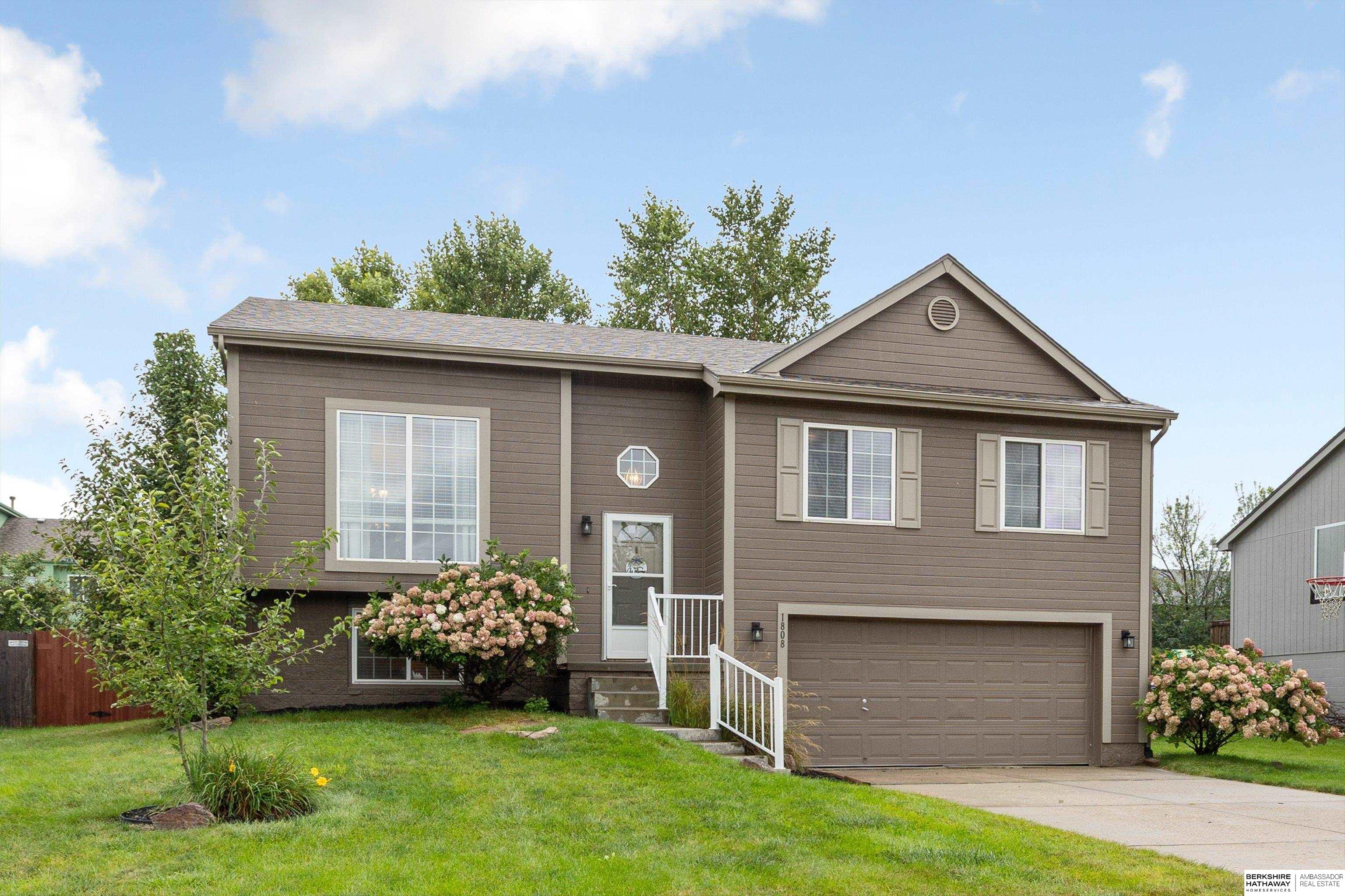 Papillion, Nebraska 68046, United States, 3 Bedrooms Bedrooms, ,2 BathroomsBathrooms,Residential,Pending,204073