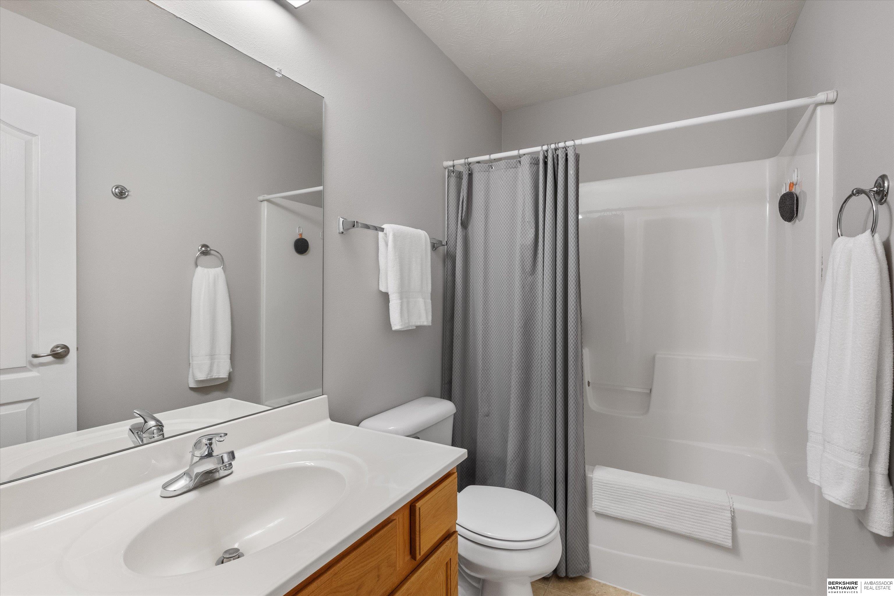 Papillion, Nebraska 68046, United States, 3 Bedrooms Bedrooms, ,2 BathroomsBathrooms,Residential,Pending,204073