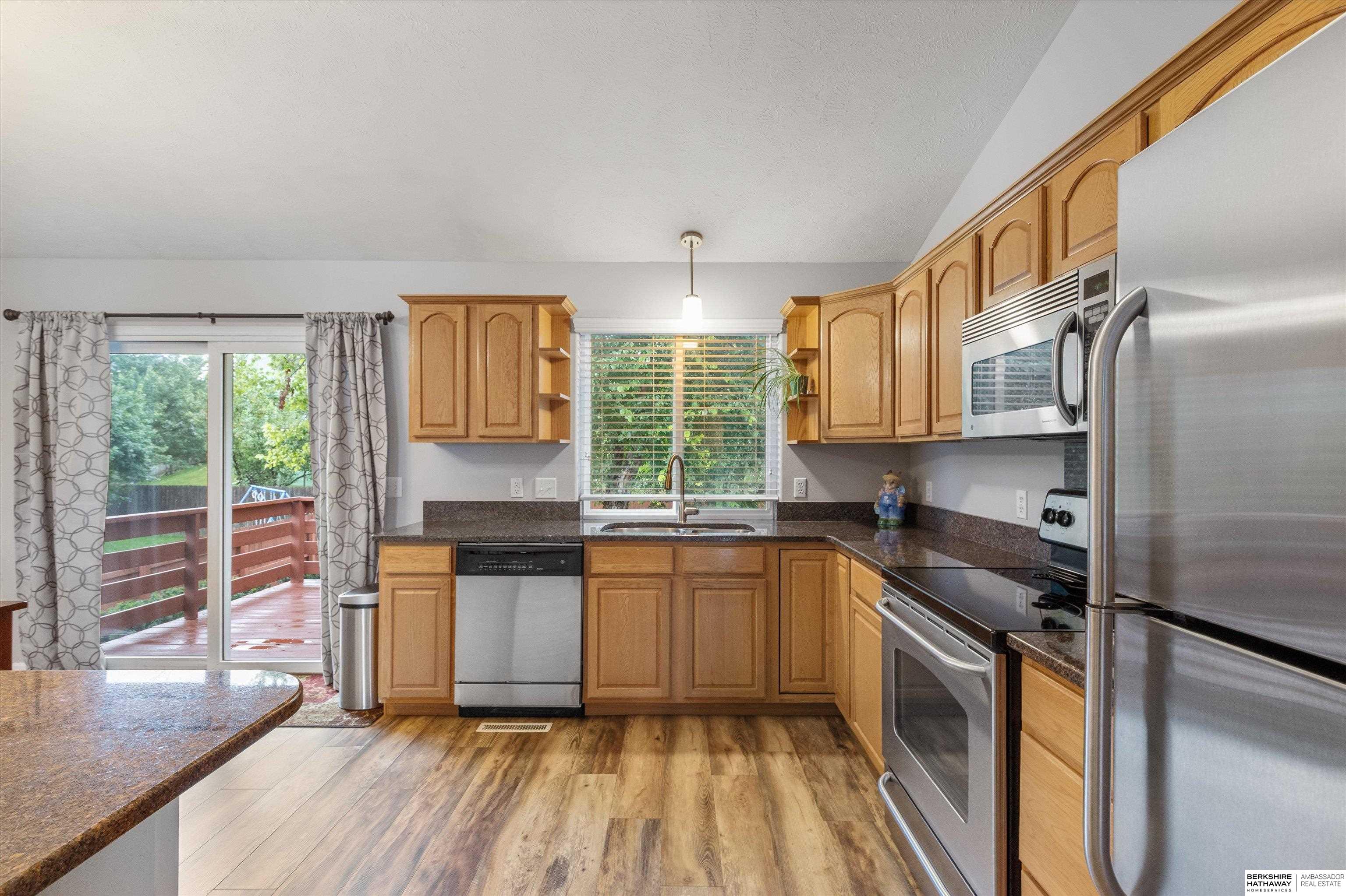 Papillion, Nebraska 68046, United States, 3 Bedrooms Bedrooms, ,2 BathroomsBathrooms,Residential,Pending,204073