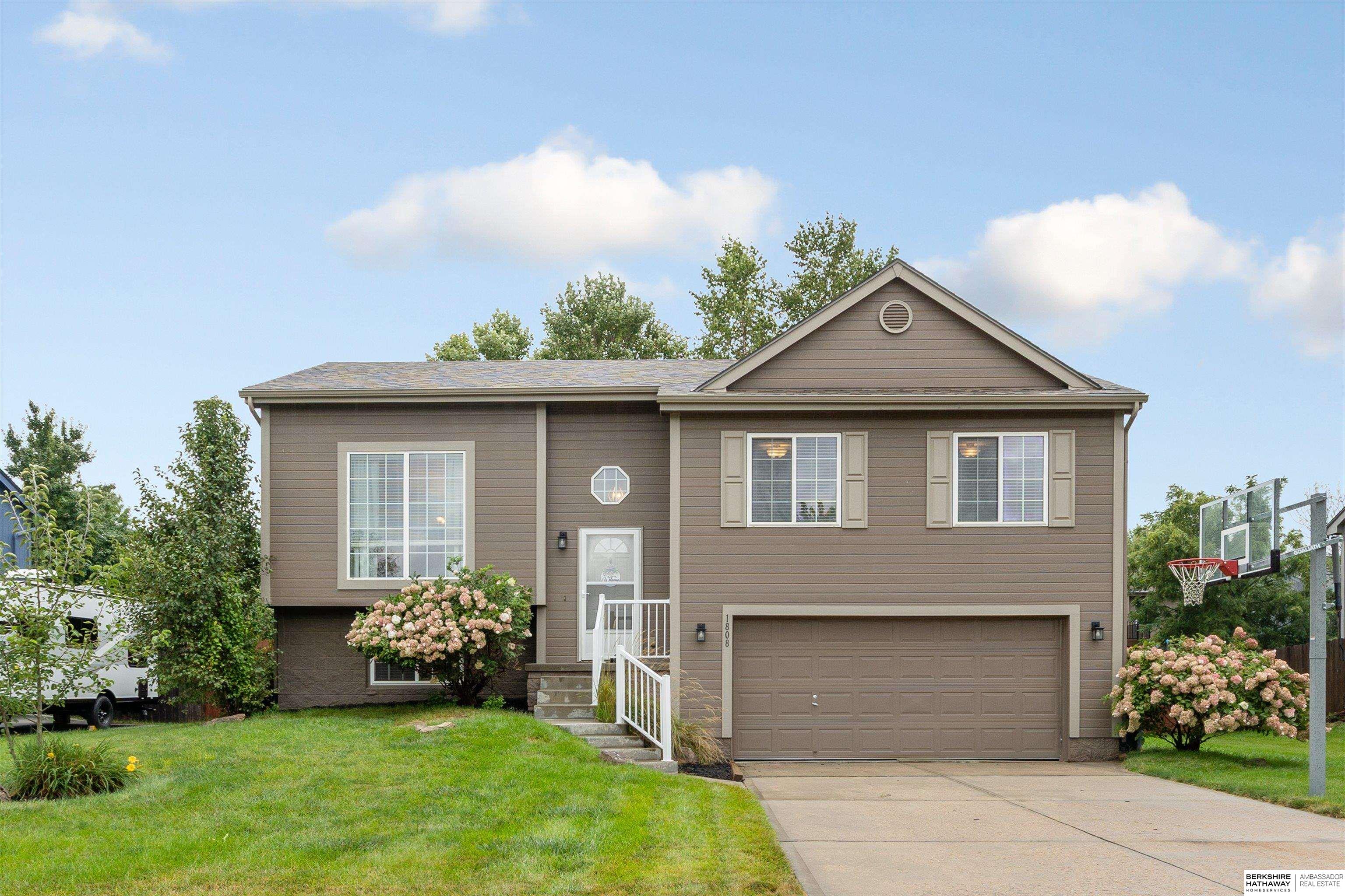 Papillion, Nebraska 68046, United States, 3 Bedrooms Bedrooms, ,2 BathroomsBathrooms,Residential,Pending,204073