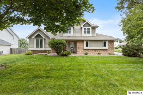 Photo of 16006 Franklin Street, Omaha, NE 68118 (MLS # 22624690)