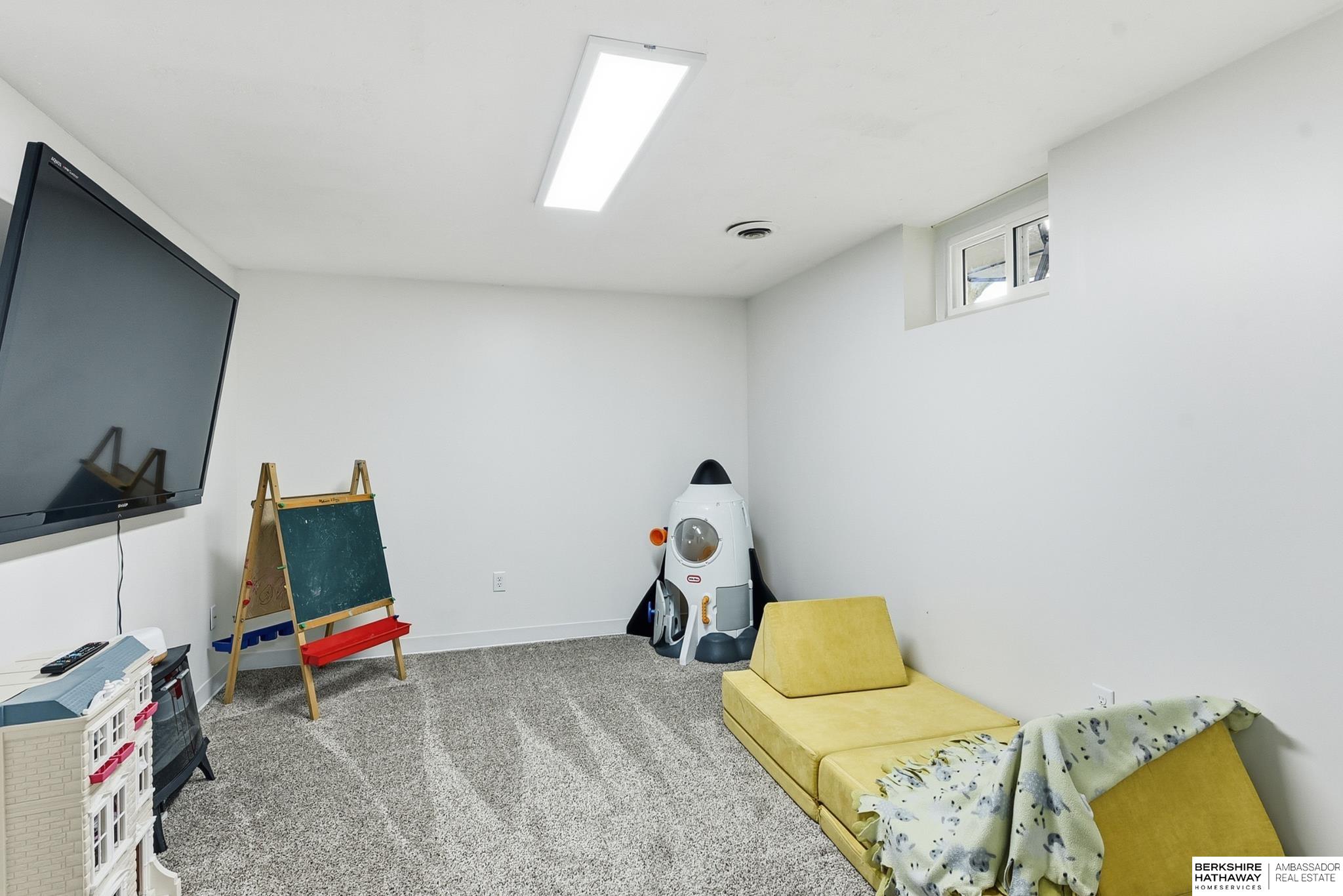 Omaha, Nebraska 68134, United States, 3 Bedrooms Bedrooms, ,2 BathroomsBathrooms,Residential,Active,234554