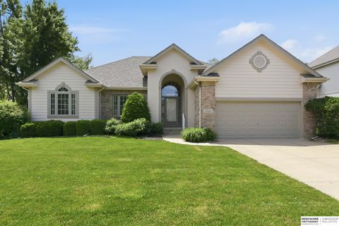 Photo of 17617 Leavenworth Street, Omaha, NE 68118 (MLS # 22615326)