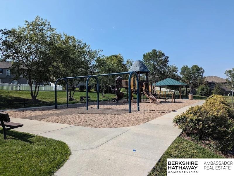 Omaha, Nebraska 68136, United States, 5 Bedrooms Bedrooms, ,3 BathroomsBathrooms,Residential,Active,248929