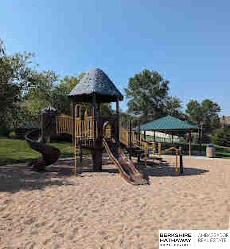 Omaha, Nebraska 68136, United States, 5 Bedrooms Bedrooms, ,3 BathroomsBathrooms,Residential,Active,248929