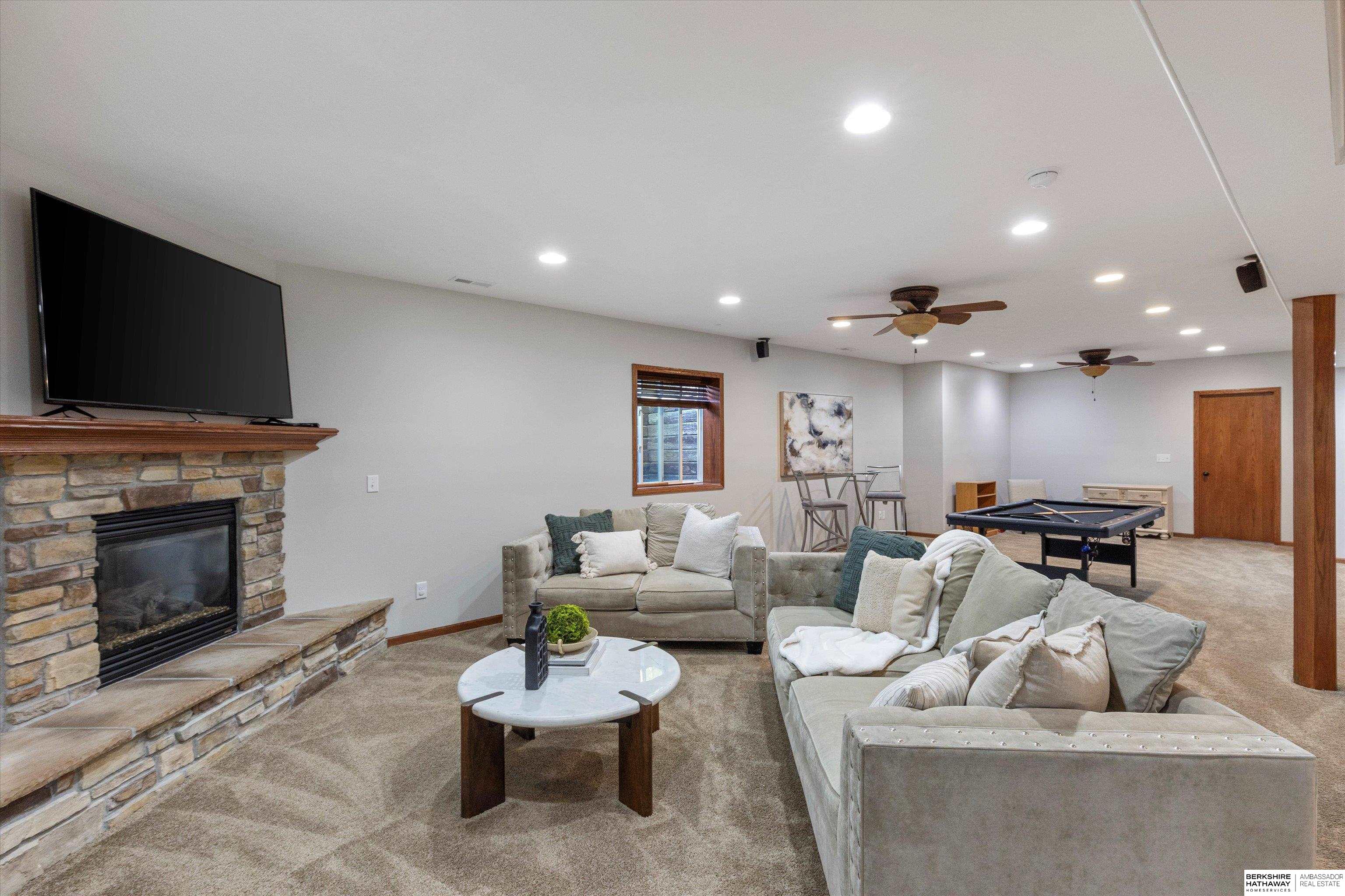 Omaha, Nebraska 68136, United States, 5 Bedrooms Bedrooms, ,3 BathroomsBathrooms,Residential,Active,248929