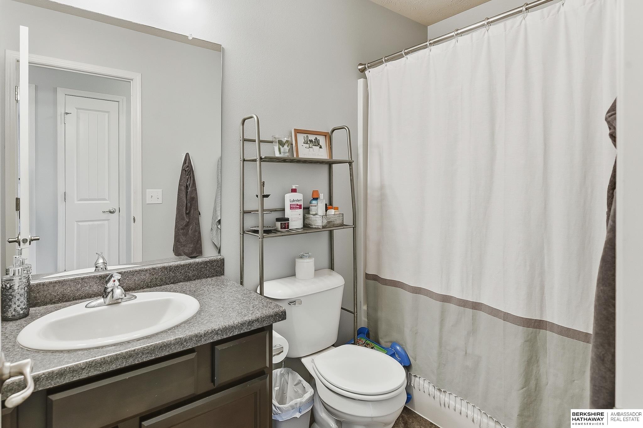 Omaha, Nebraska 68135, United States, 3 Bedrooms Bedrooms, ,2 BathroomsBathrooms,Residential,Active,223423