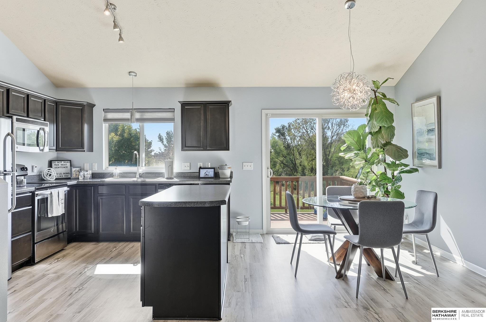 Omaha, Nebraska 68135, United States, 3 Bedrooms Bedrooms, ,2 BathroomsBathrooms,Residential,Active,223423