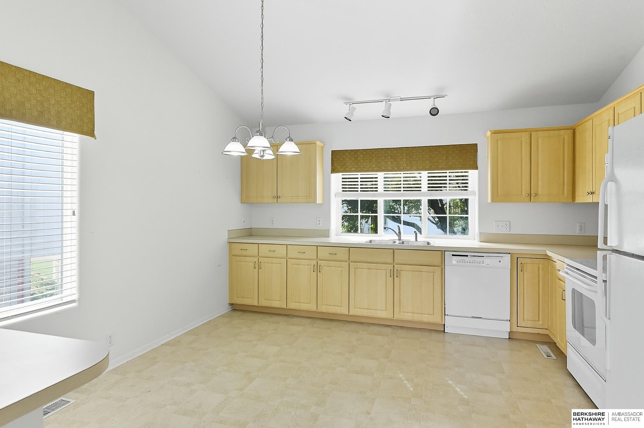 Omaha, Nebraska 68116, United States, 2 Bedrooms Bedrooms, ,2 BathroomsBathrooms,Residential,Active,220123