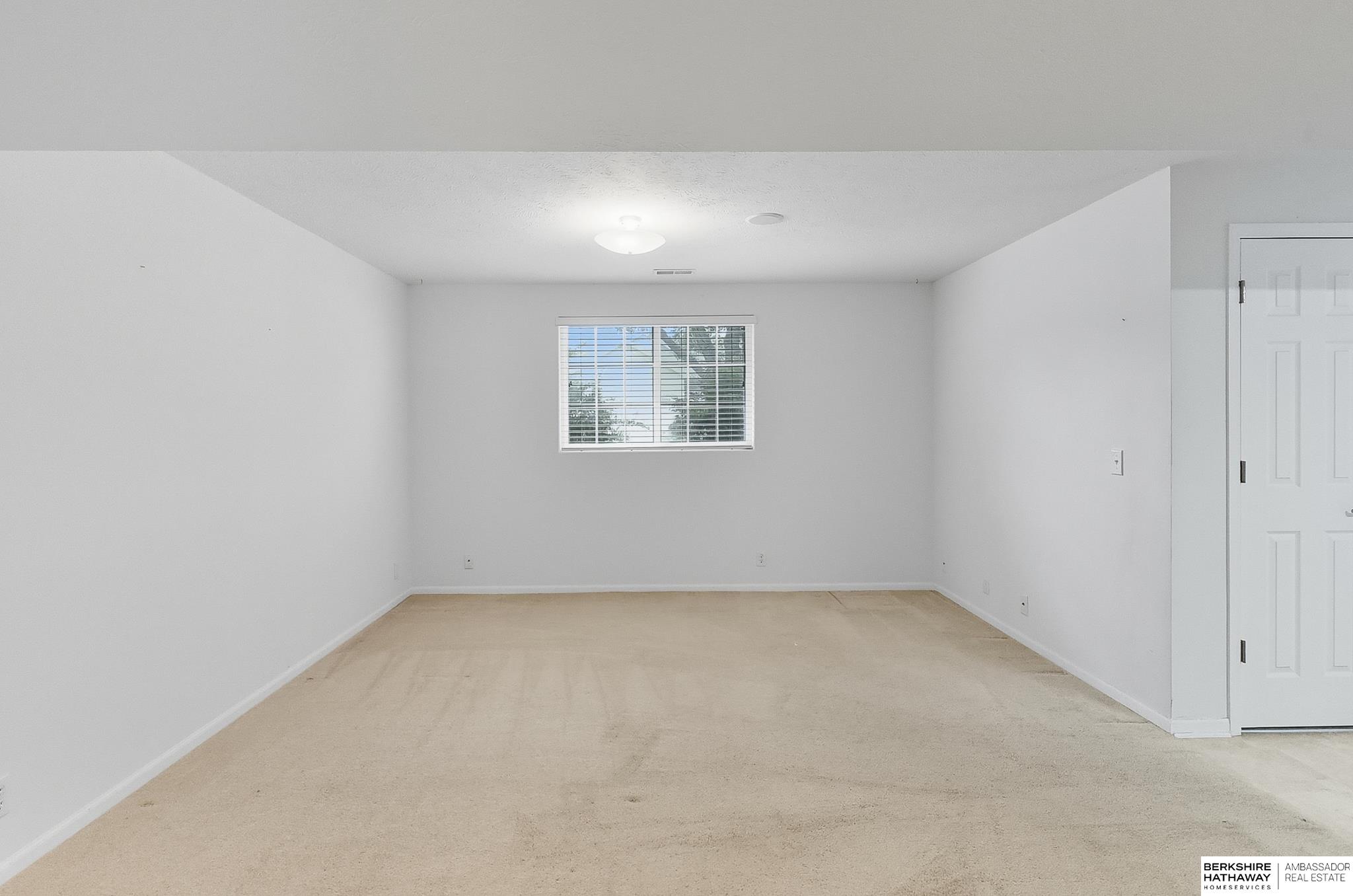 Omaha, Nebraska 68116, United States, 2 Bedrooms Bedrooms, ,2 BathroomsBathrooms,Residential,Active,220123