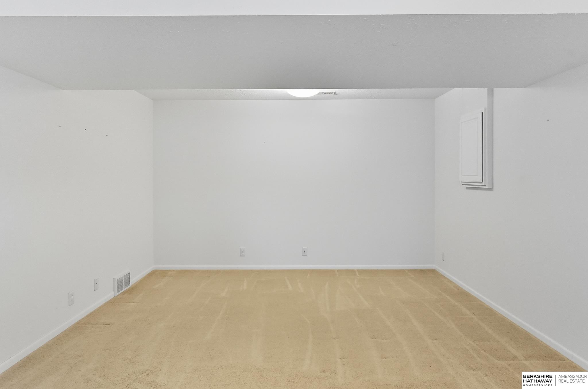 Omaha, Nebraska 68116, United States, 2 Bedrooms Bedrooms, ,2 BathroomsBathrooms,Residential,Active,220123