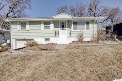 Photo of 4822 Grand Avenue, Omaha, NE 68104 (MLS # 22605222)