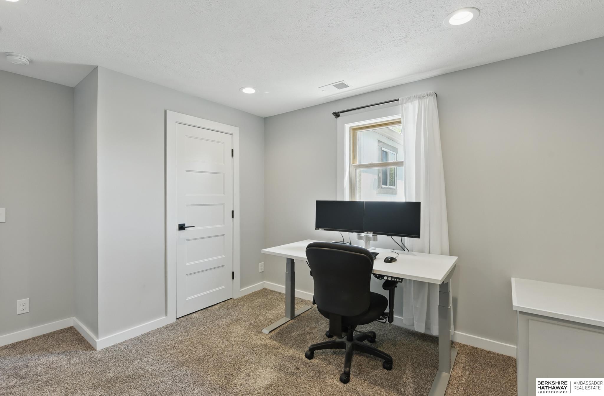 Omaha, Nebraska 68124, United States, 4 Bedrooms Bedrooms, ,2 BathroomsBathrooms,Residential,Pending,129206