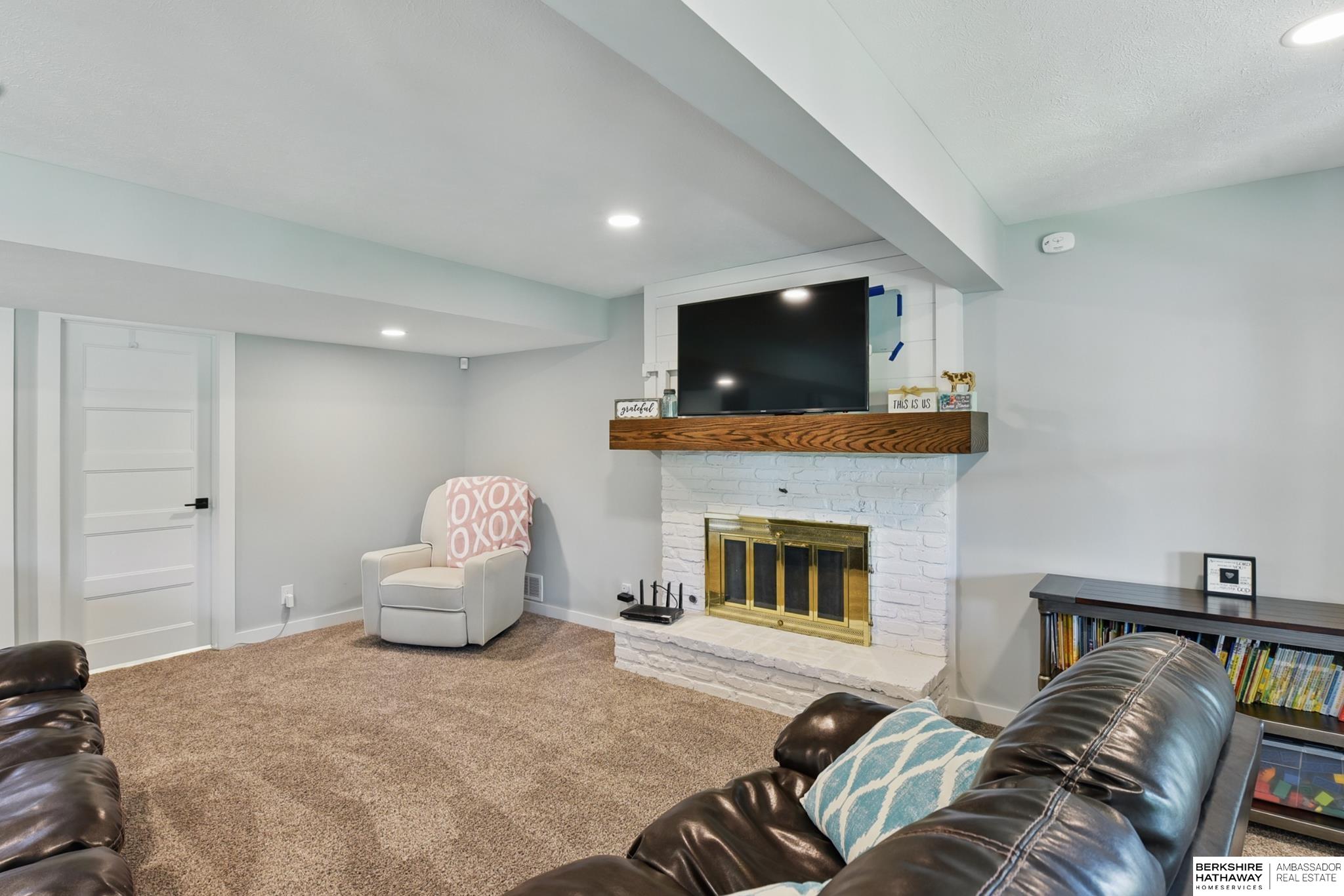 Omaha, Nebraska 68124, United States, 4 Bedrooms Bedrooms, ,2 BathroomsBathrooms,Residential,Pending,129206