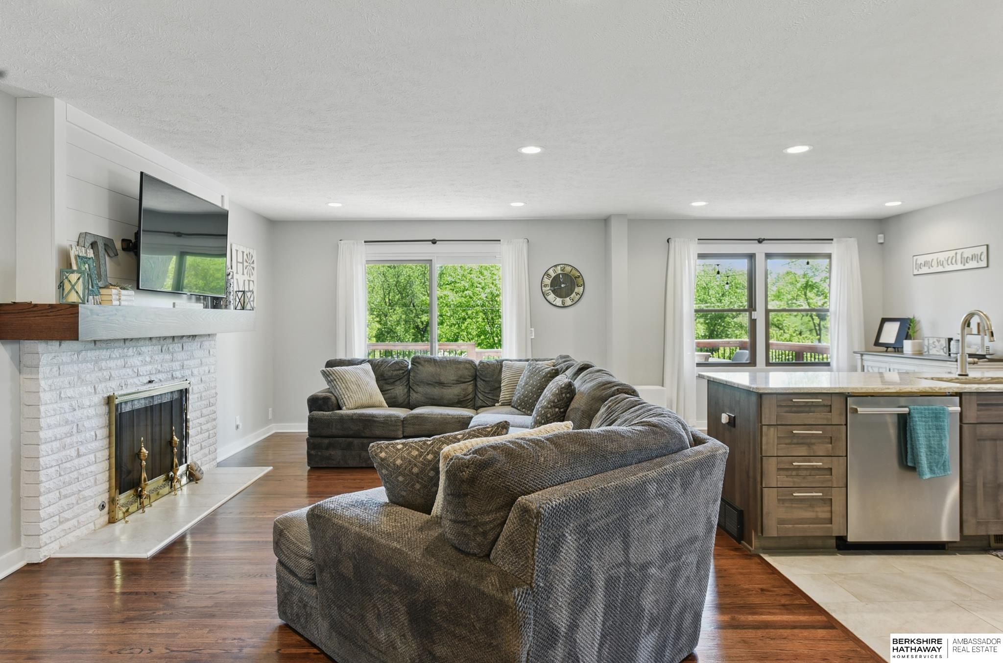 Omaha, Nebraska 68124, United States, 4 Bedrooms Bedrooms, ,2 BathroomsBathrooms,Residential,Pending,129206