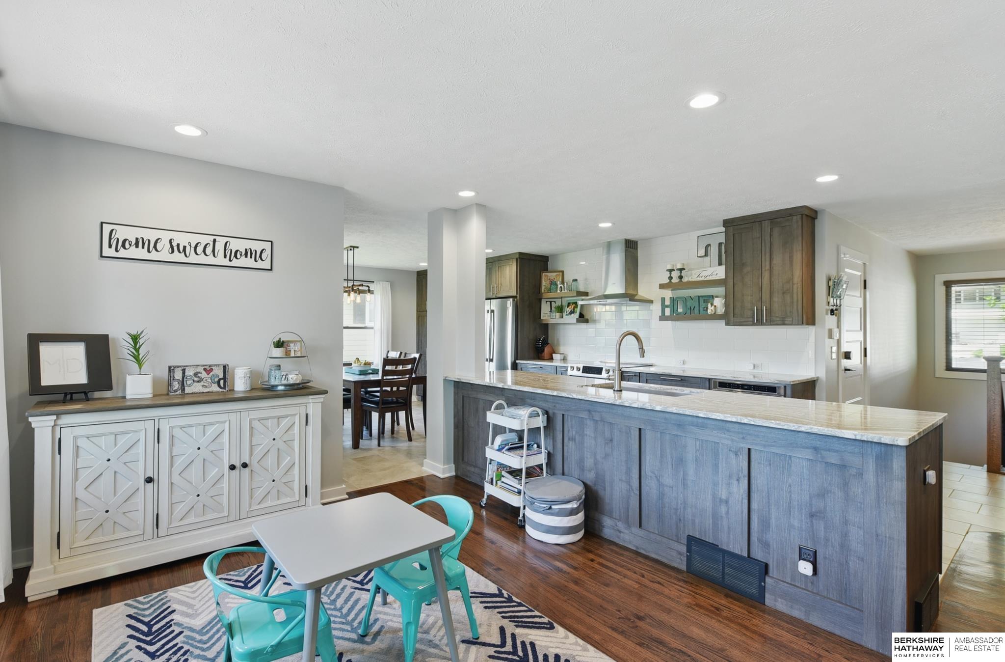 Omaha, Nebraska 68124, United States, 4 Bedrooms Bedrooms, ,2 BathroomsBathrooms,Residential,Pending,129206